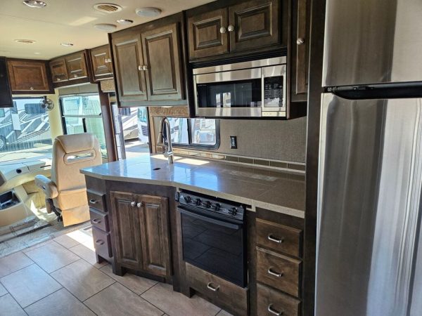 2017 Tiffin Motorhomes Allegro 36LA - Image 18