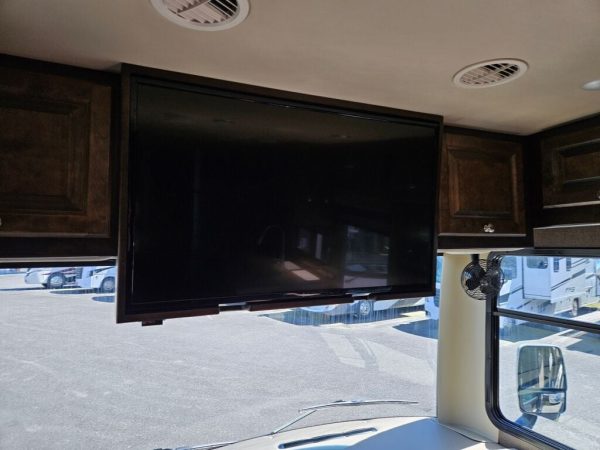 2017 Tiffin Motorhomes Allegro 36LA - Image 10