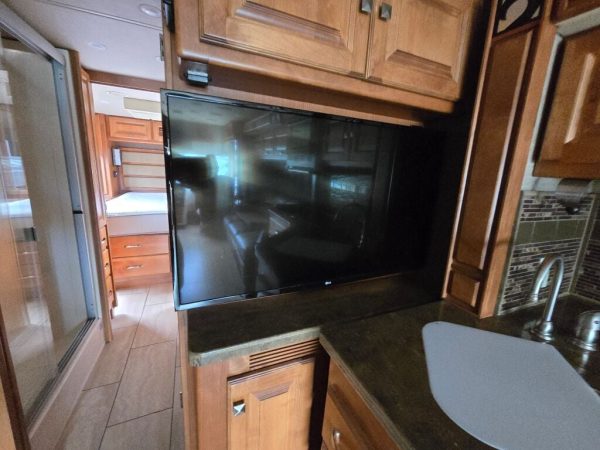 2017 Tiffin Motorhomes Allegro Breeze 32BR - Image 11