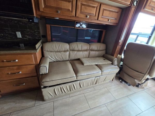 2017 Tiffin Motorhomes Allegro Breeze 32BR - Image 12
