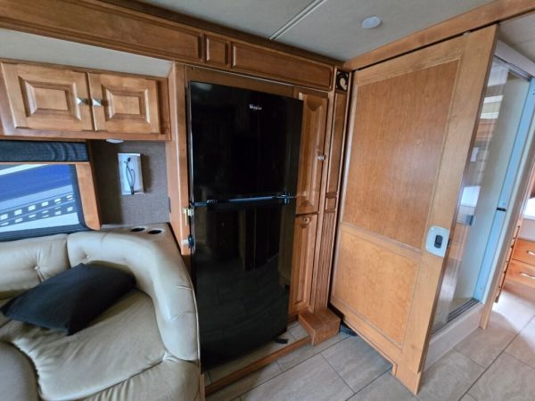 2017 Tiffin Motorhomes Allegro Breeze 32BR - Image 13