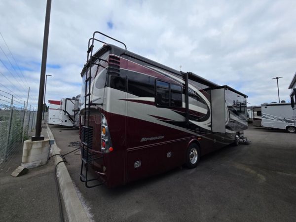 2017 Tiffin Motorhomes Allegro Breeze 32BR - Image 3