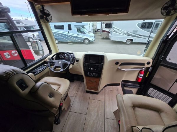 2017 Tiffin Motorhomes Allegro Breeze 32BR - Image 5
