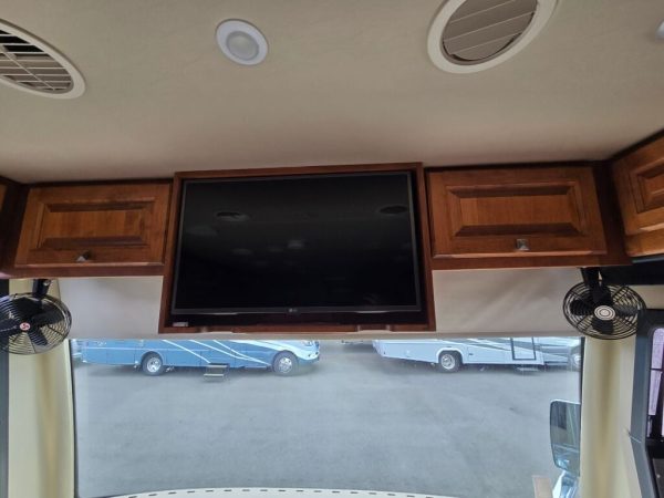 2017 Tiffin Motorhomes Allegro Breeze 32BR - Image 6
