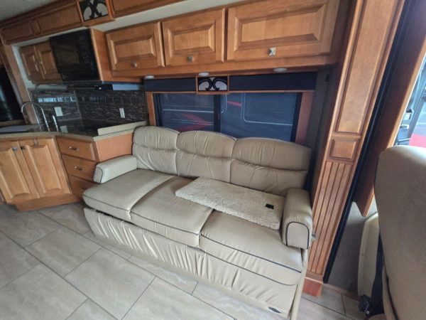 2017 Tiffin Motorhomes Allegro Breeze 32BR - Image 7