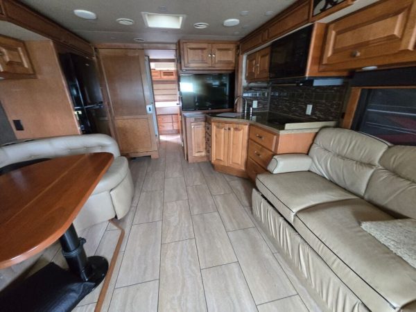 2017 Tiffin Motorhomes Allegro Breeze 32BR - Image 8