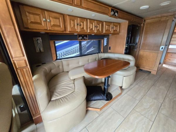 2017 Tiffin Motorhomes Allegro Breeze 32BR - Image 9