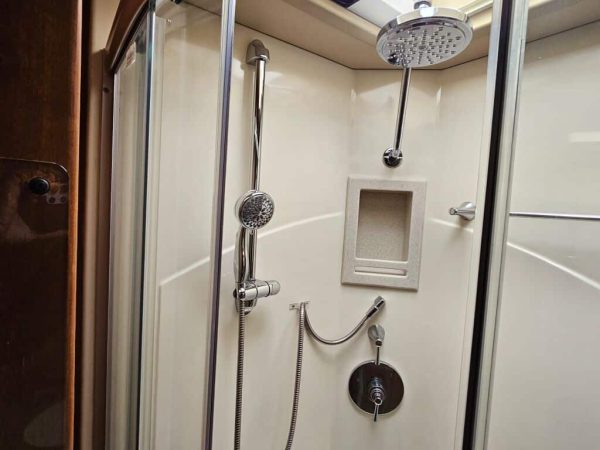2017 Tiffin Motorhomes Phaeton 36GH - Image 14