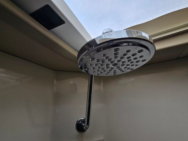 2017 Tiffin Motorhomes Phaeton 36GH - Image 16