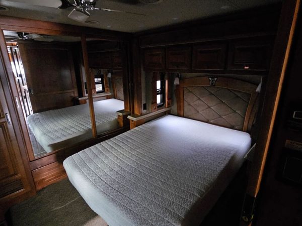 2017 Tiffin Motorhomes Phaeton 36GH - Image 19