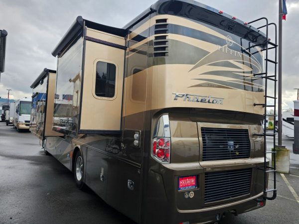 2017 Tiffin Motorhomes Phaeton 36GH - Image 3
