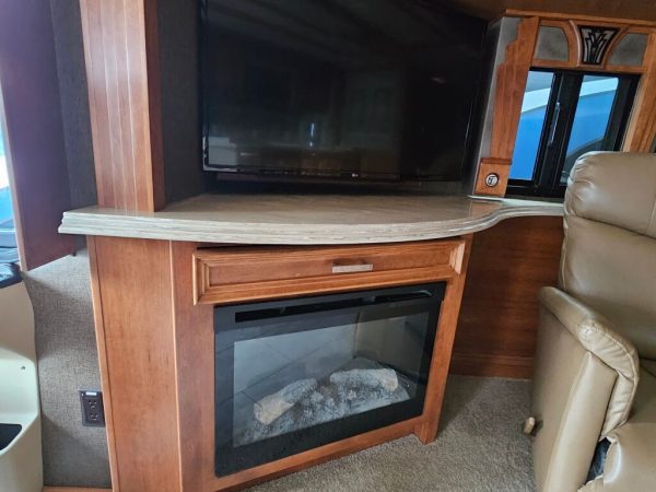 2017 Tiffin Motorhomes Phaeton 36GH - Image 23