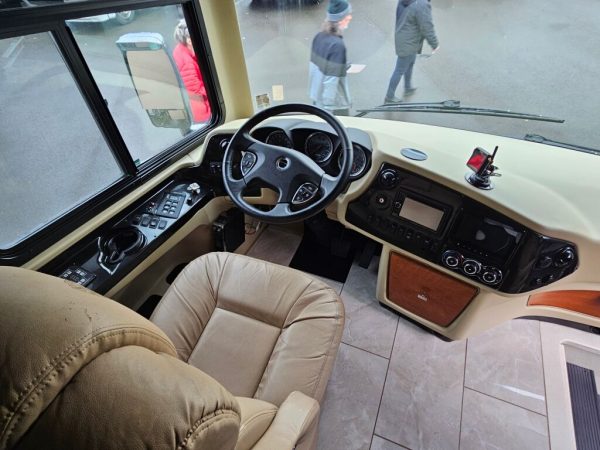 2017 Tiffin Motorhomes Phaeton 36GH - Image 25