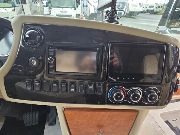 2017 Tiffin Motorhomes Phaeton 36GH - Image 26