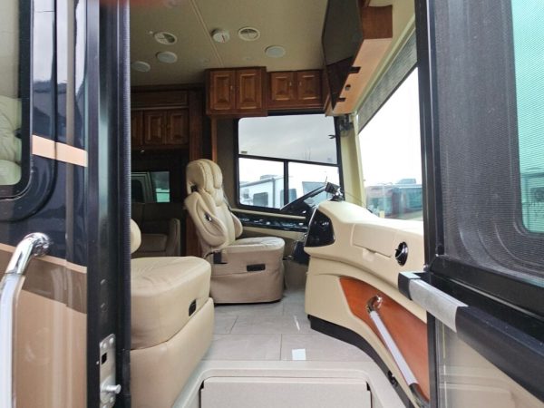 2017 Tiffin Motorhomes Phaeton 36GH - Image 6