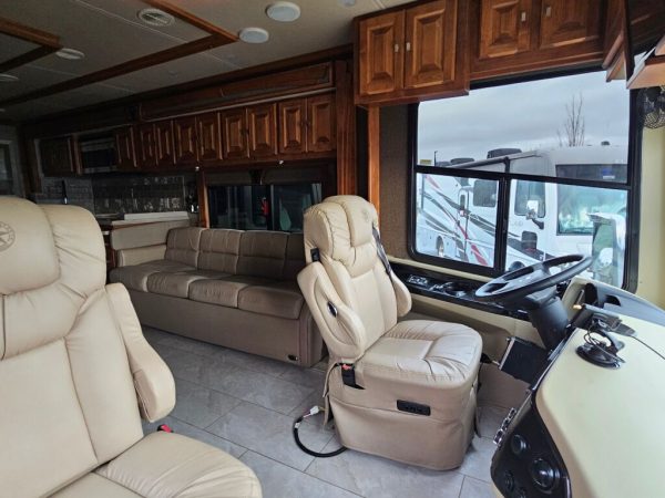 2017 Tiffin Motorhomes Phaeton 36GH - Image 7