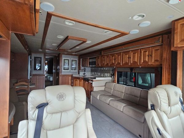 2017 Tiffin Motorhomes Phaeton 36GH - Image 8