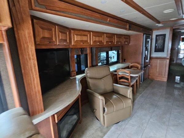 2017 Tiffin Motorhomes Phaeton 36GH - Image 9