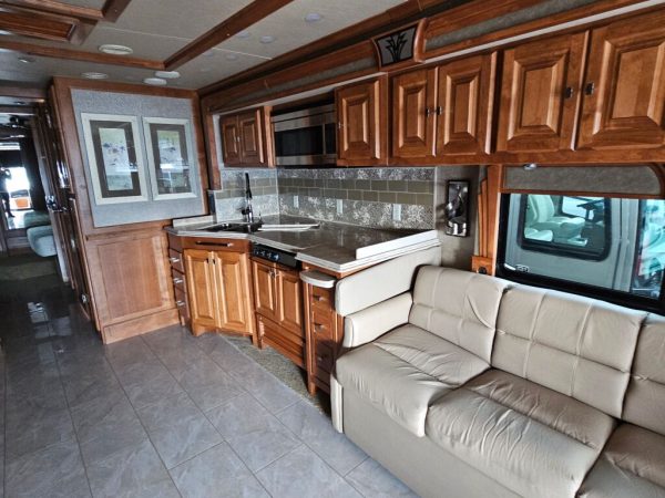 2017 Tiffin Motorhomes Phaeton 36GH - Image 10