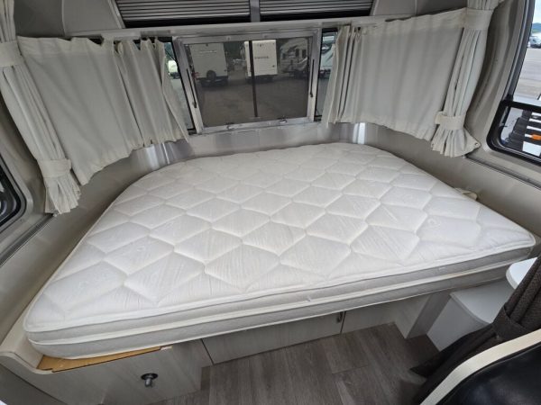 2018 Airstream Bambi Sport 22FB - Image 12