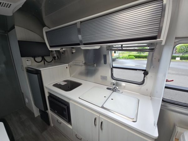 2018 Airstream Bambi Sport 22FB - Image 13