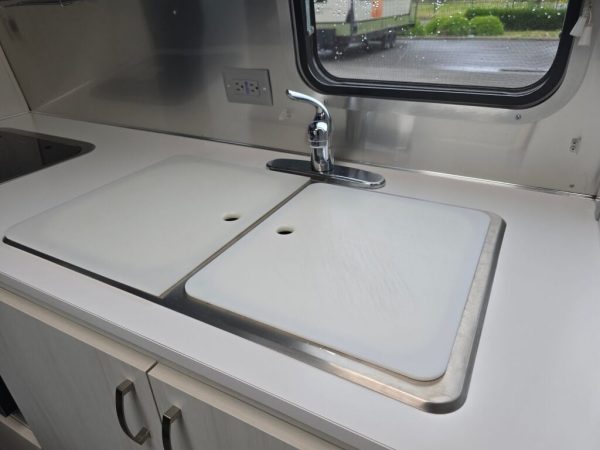 2018 Airstream Bambi Sport 22FB - Image 14