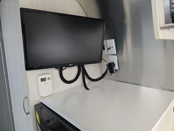 2018 Airstream Bambi Sport 22FB - Image 17