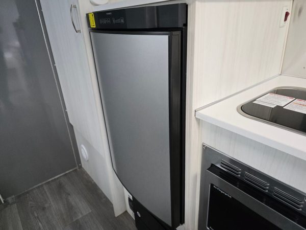 2018 Airstream Bambi Sport 22FB - Image 18