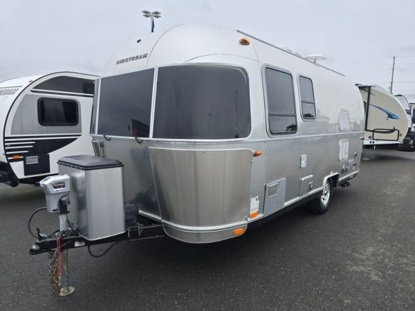 2018 Airstream Bambi Sport 22FB - Image 3