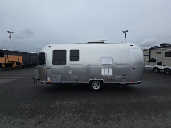 2018 Airstream Bambi Sport 22FB - Image 4