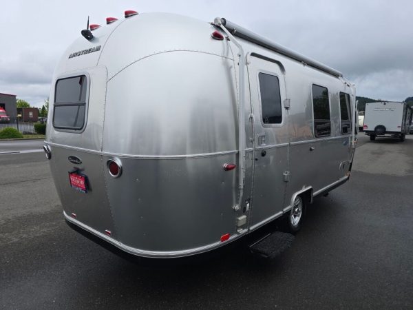 2018 Airstream Bambi Sport 22FB - Image 7