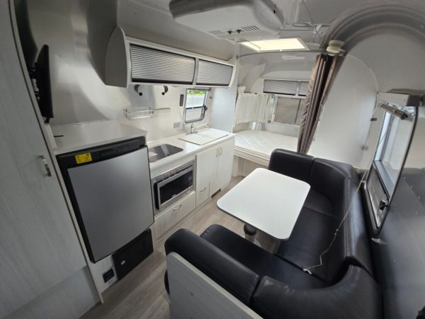 2018 Airstream Bambi Sport 22FB - Image 8