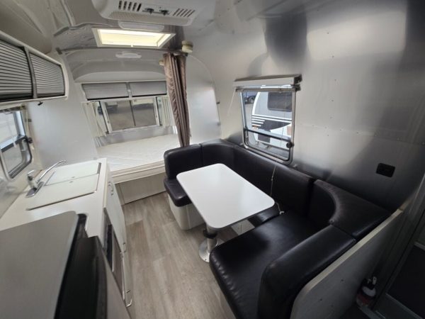 2018 Airstream Bambi Sport 22FB - Image 9