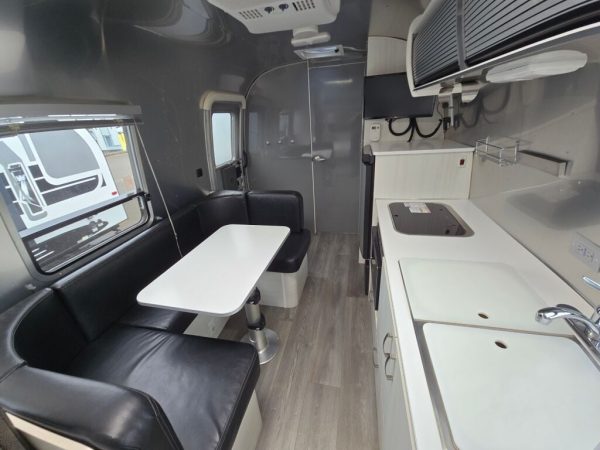 2018 Airstream Bambi Sport 22FB - Image 10