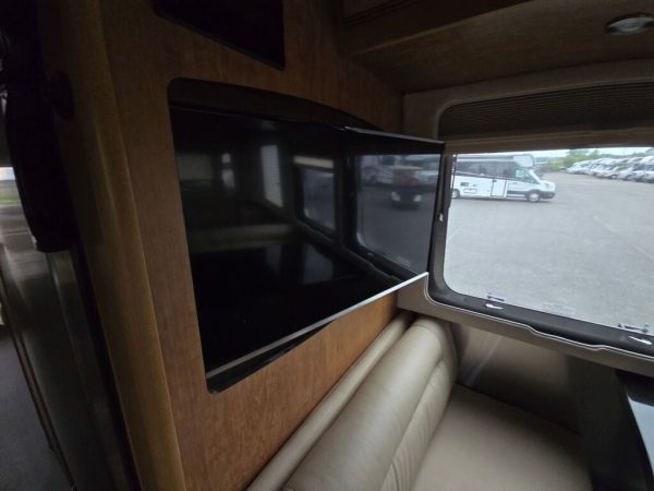 2018 Airstream Classic 30RB TWIN - Image 18