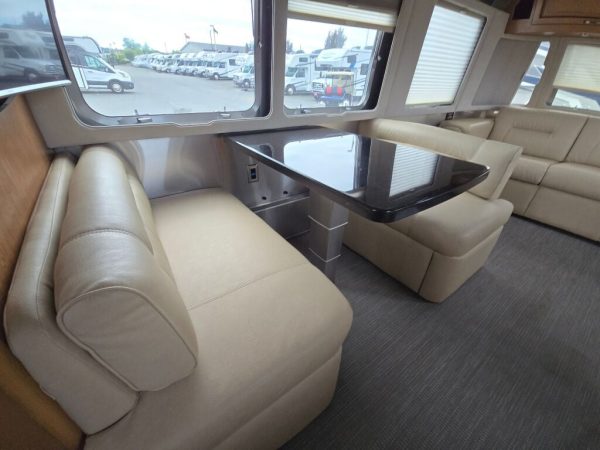 2018 Airstream Classic 30RB TWIN - Image 19