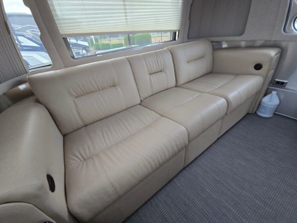 2018 Airstream Classic 30RB TWIN - Image 20