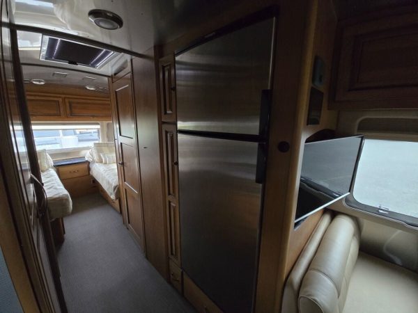 2018 Airstream Classic 30RB TWIN - Image 23