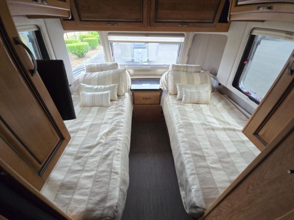 2018 Airstream Classic 30RB TWIN - Image 24