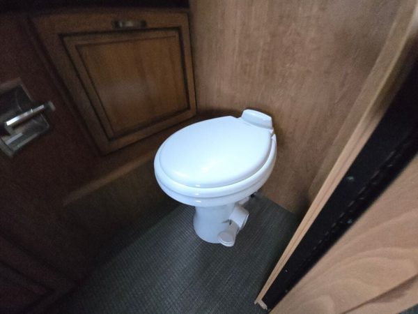 2018 Airstream Classic 30RB TWIN - Image 28