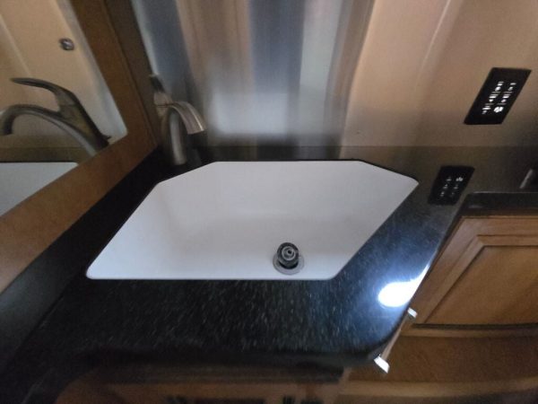 2018 Airstream Classic 30RB TWIN - Image 29