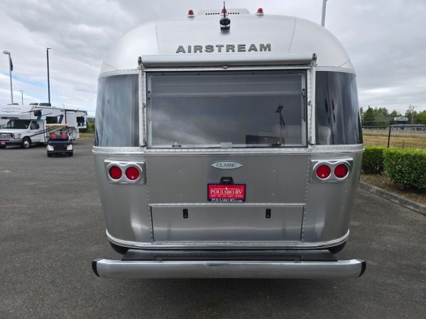 2018 Airstream Classic 30RB TWIN - Image 6