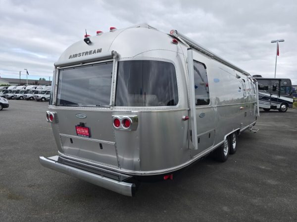 2018 Airstream Classic 30RB TWIN - Image 7
