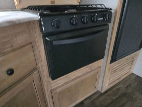 2018 Coachmen Freedom Express Deep Slide 231RBDS - Image 22