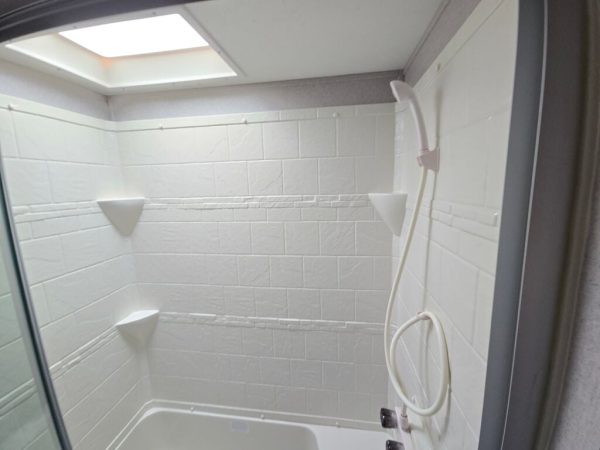 2018 Coachmen Freedom Express Deep Slide 231RBDS - Image 29