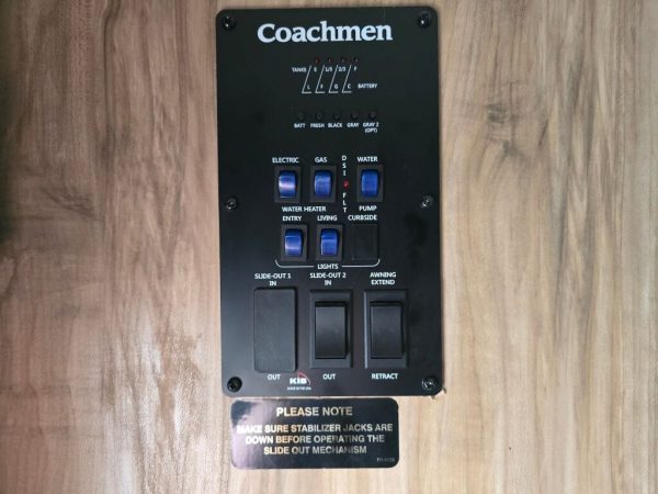 2018 Coachmen Freedom Express Deep Slide 231RBDS - Image 30