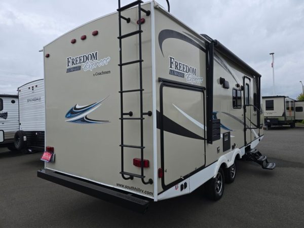 2018 Coachmen Freedom Express Deep Slide 231RBDS - Image 6