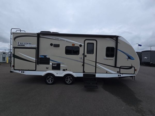 2018 Coachmen Freedom Express Deep Slide 231RBDS - Image 8