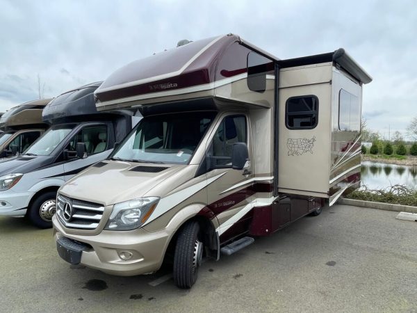 2018 Dynamax Isata 3 Series 24RWM - Image 2