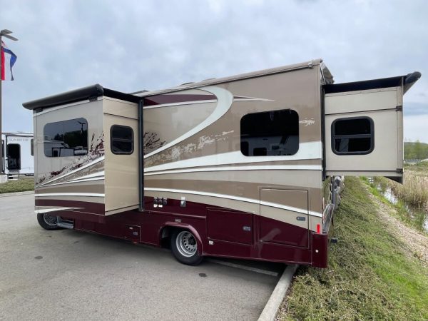 2018 Dynamax Isata 3 Series 24RWM - Image 3